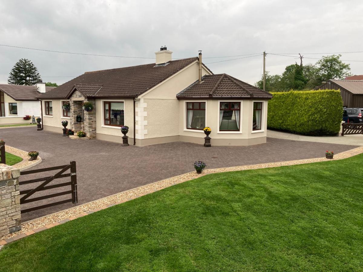 Steeple View B&B Guesthouse Donegal - Newly Renovated In 2023 Ballybofey Exterior photo